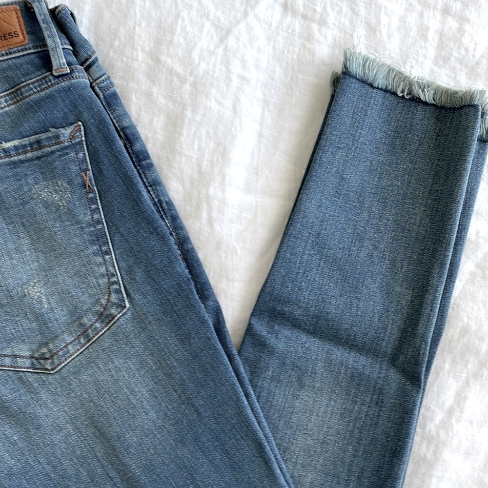 Express Mid Rise Ripped “Denim Perfect” Stretch+ Ankle Legging 10R